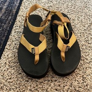 Platform teva sandals (9)